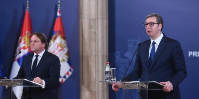 Sastanak zakazan za 17 sati! Vučić danas sa evropskim komesarom za proširenje Varheljijem