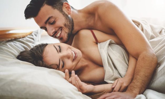 Spooning seks poza: Evo zbog čega ćete se zaljubite u ovaj intezivan i intiman položaj