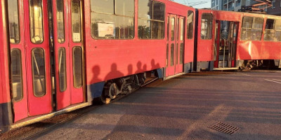 Incident u Resavskoj! Tramvaj iskočio iz šina (VIDEO)