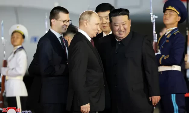 Crveni tepih dobrodošlice u Pjongjangu: Putin i Kim započeli razgovore