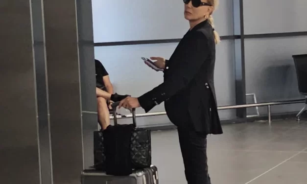 Paparaco: Lepa Brena u patikama!