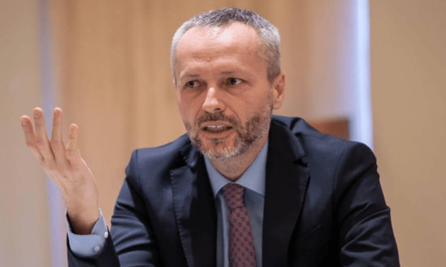 Olenik: Zakoni, koji važe za građane, ne važe za popove