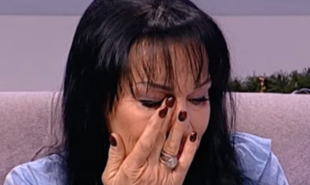 „Komšije su mi poklanjale stvari“ Pevačica jedva preživljavala sa roditeljima, danas ima i više nego što joj treba: „Znam kako je!“